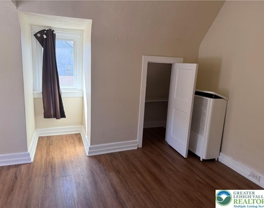 1201 E 4th Street - Photo Thumbnail 10