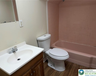 1201 E 4th Street - Photo Thumbnail 6