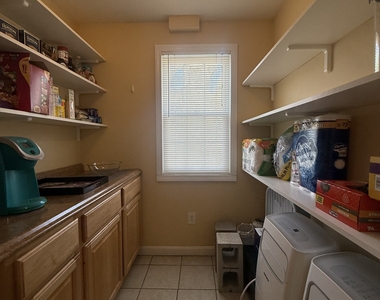 63 Ridge Street - Photo Thumbnail 2