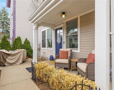 706 Ivy St Unit 2 - Photo Thumbnail 3