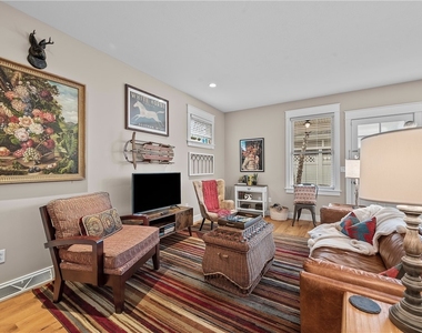 706 Ivy St Unit 2 - Photo Thumbnail 6
