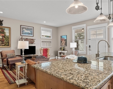 706 Ivy St Unit 2 - Photo Thumbnail 11