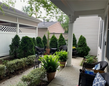 706 Ivy St Unit 2 - Photo Thumbnail 2
