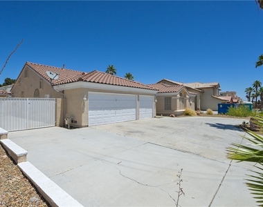 968 E Robindale Road - Photo Thumbnail 3
