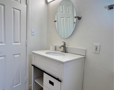 212 Orland Street - Photo Thumbnail 13