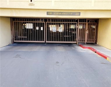 220 E Flamingo Road - Photo Thumbnail 4