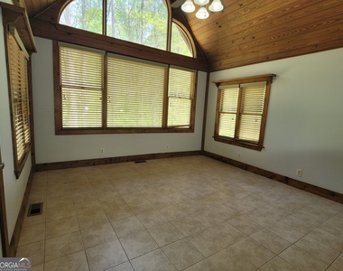 2391 Booth Circle - Photo Thumbnail 33