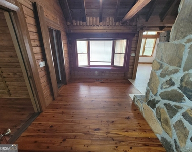 2391 Booth Circle - Photo Thumbnail 18