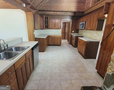 2391 Booth Circle - Photo Thumbnail 25