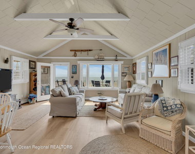 61 Beach Front - Photo Thumbnail 4