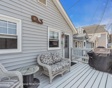 61 Beach Front - Photo Thumbnail 17