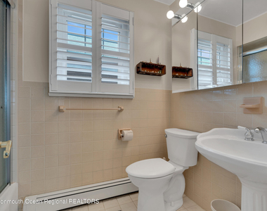 61 Beach Front - Photo Thumbnail 10