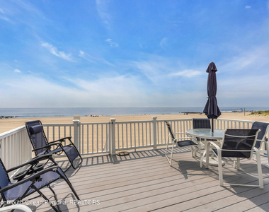 61 Beach Front - Photo Thumbnail 18