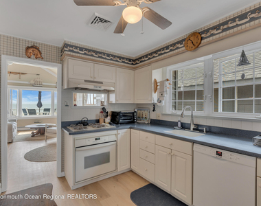 61 Beach Front - Photo Thumbnail 6