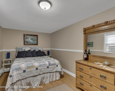 61 Beach Front - Photo Thumbnail 11
