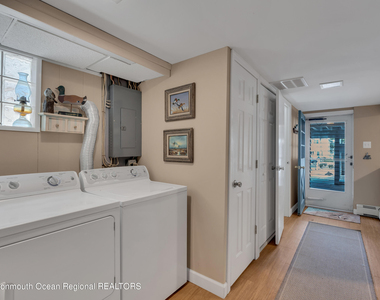 61 Beach Front - Photo Thumbnail 15