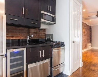 East 6th Street - Photo Thumbnail 2