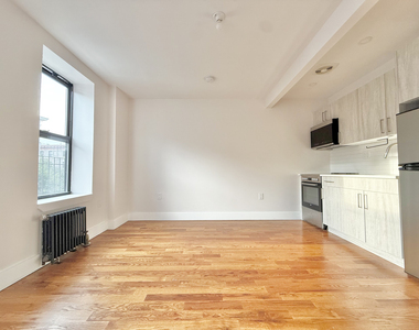 195 Underhill Avenue - Photo Thumbnail 4