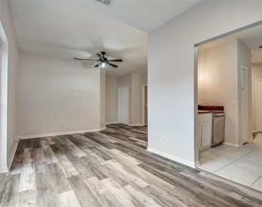 2815 Reagan Street - Photo Thumbnail 4