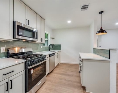 1646 Jackson Street - Photo Thumbnail 3