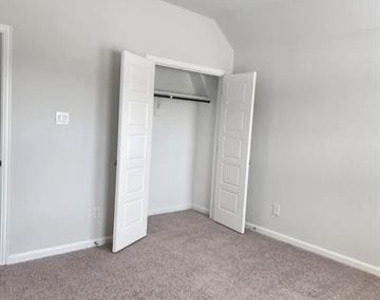 2043 Atlantic Avenue - Photo Thumbnail 9