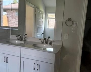 2043 Atlantic Avenue - Photo Thumbnail 14