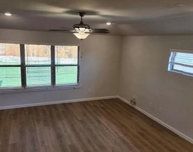 2043 Atlantic Avenue - Photo Thumbnail 17