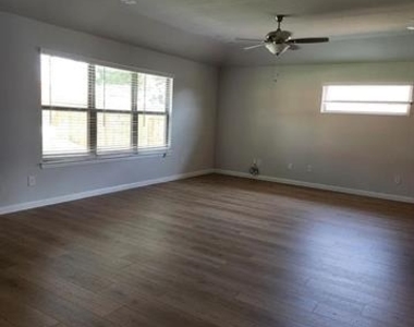 2043 Atlantic Avenue - Photo Thumbnail 10