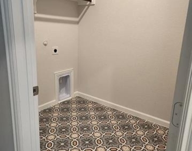2043 Atlantic Avenue - Photo Thumbnail 6