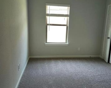2043 Atlantic Avenue - Photo Thumbnail 4
