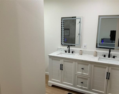 4032 Aragon Drive - Photo Thumbnail 15