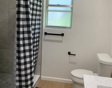 4032 Aragon Drive - Photo Thumbnail 11