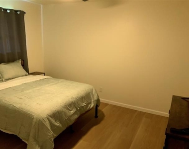 4032 Aragon Drive - Photo Thumbnail 8