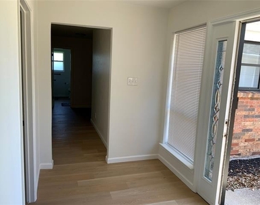 4032 Aragon Drive - Photo Thumbnail 20
