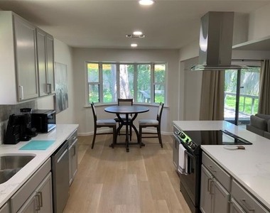 4032 Aragon Drive - Photo Thumbnail 4