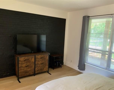 4032 Aragon Drive - Photo Thumbnail 18