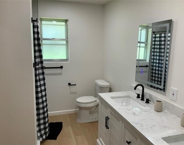 4032 Aragon Drive - Photo Thumbnail 14