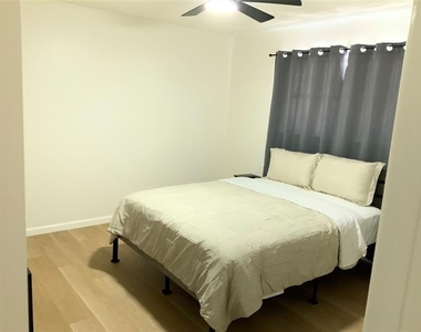 4032 Aragon Drive - Photo Thumbnail 13