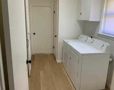 4032 Aragon Drive - Photo Thumbnail 6