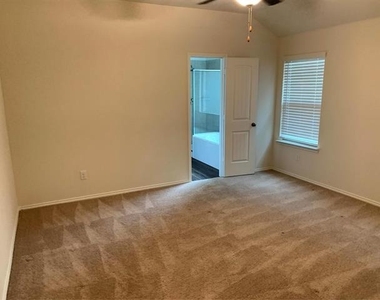 2444 Larimar Drive - Photo Thumbnail 11