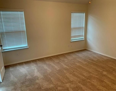 2444 Larimar Drive - Photo Thumbnail 12