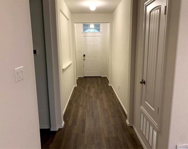 2444 Larimar Drive - Photo Thumbnail 8