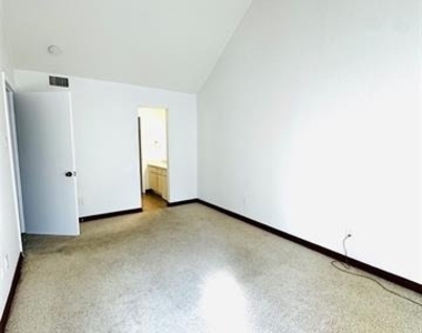7152 Fair Oaks Avenue - Photo Thumbnail 6