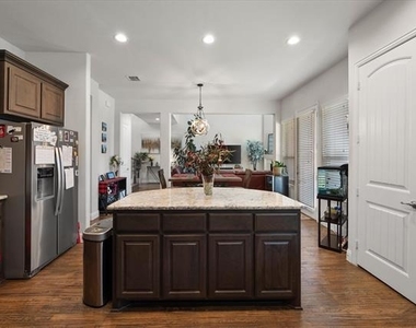 2685 Venice Drive - Photo Thumbnail 3