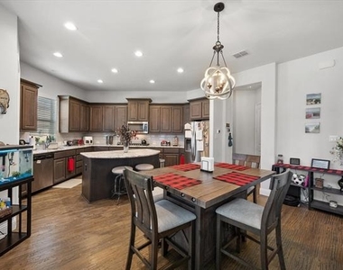 2685 Venice Drive - Photo Thumbnail 2