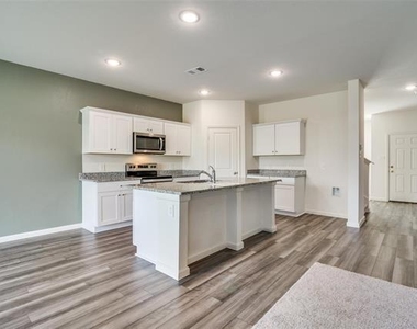 731 Yorkshire Drive - Photo Thumbnail 18