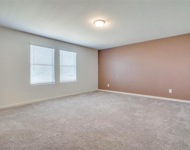 731 Yorkshire Drive - Photo Thumbnail 27