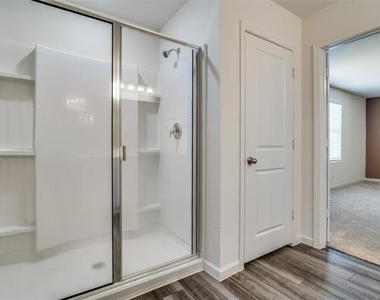 731 Yorkshire Drive - Photo Thumbnail 8