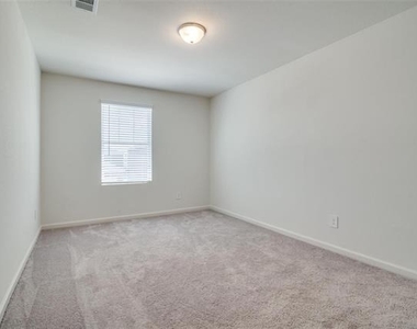 731 Yorkshire Drive - Photo Thumbnail 5