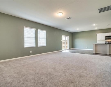 731 Yorkshire Drive - Photo Thumbnail 22